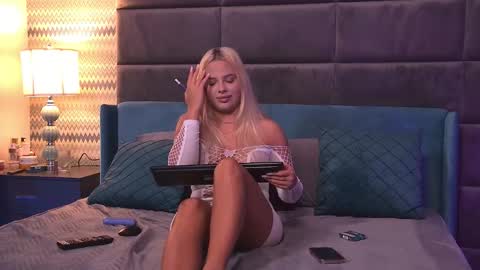 Foxie online show from 09/18/25, 04:58