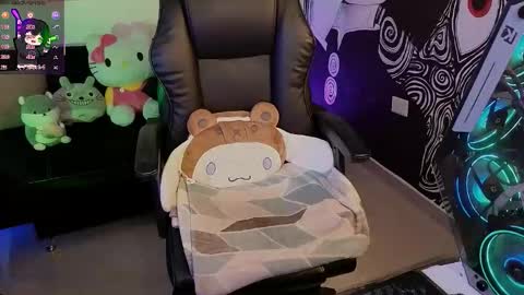 Snapshot of yuhwa chatting on 11/10/25, 07:24 rawr Anne Independent model online show from 11/10/25, 07:24