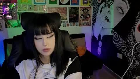 Snapshot of yuhwa chatting on 11/21/25, 01:37 rawr Anne Independent model online show from 11/21/25, 01:37