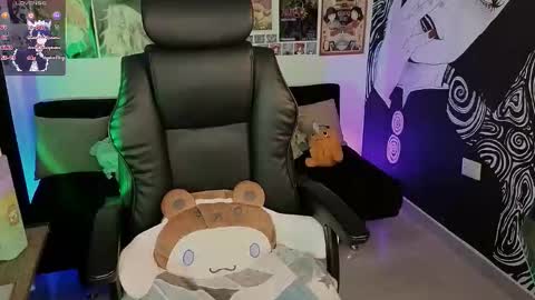 Snapshot of yuhwa chatting on 11/28/25, 06:21 rawr Anne Independent model online show from 11/28/25, 06:21