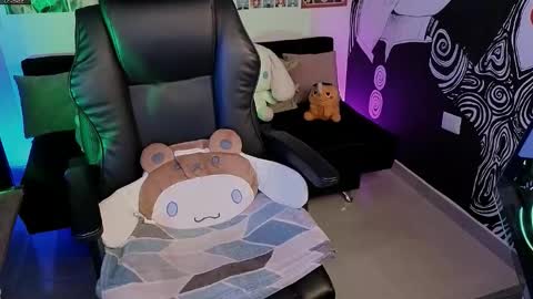    rawr   Anne Independent model      online show from 02/04/26, 02:28