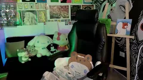    rawr   Anne Independent model      online show from 04/16/26, 10:01