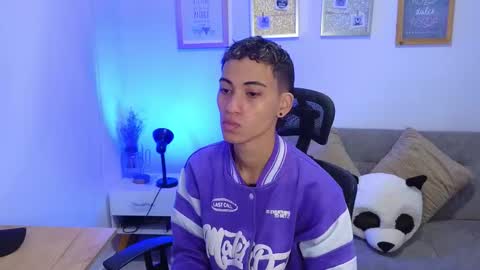 yulian_vasquez online show from 12/16/25, 12:21