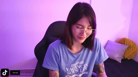 Snapshot of yulienne chatting on 11/19/25, 02:44 Yulienne online show from 11/19/25, 02:44