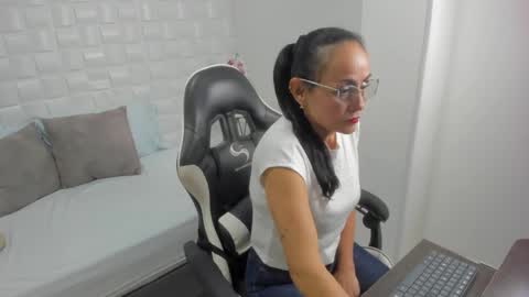 Y U L I T Z A online show from 11/24/25, 01:11