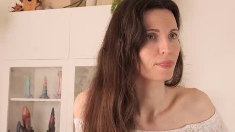 yulla dao online show from 02/16/25, 10:21