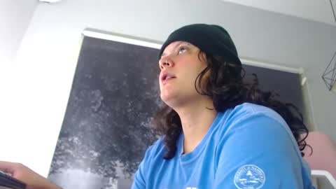 Snowflake online show from 12/04/25, 01:53