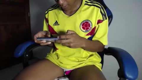 yumchocolate777 online show from 04/10/26, 10:31