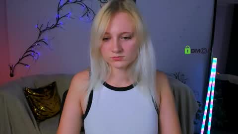 yume_sakura_ online show from 09/23/25, 04:32