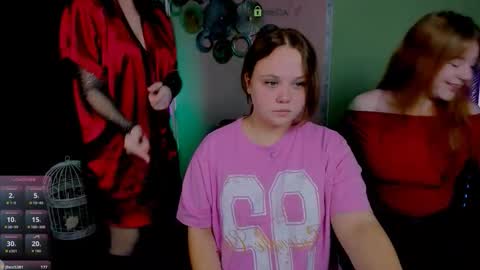 yume_sakura_ online show from 10/08/25, 08:17