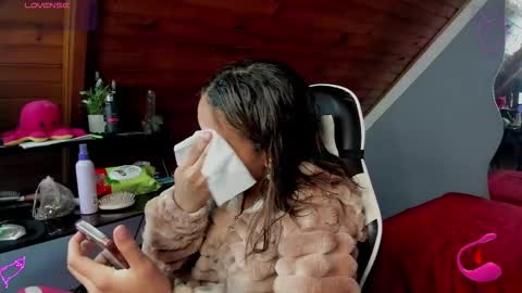 yumi_hanna online show from 12/23/25, 02:09