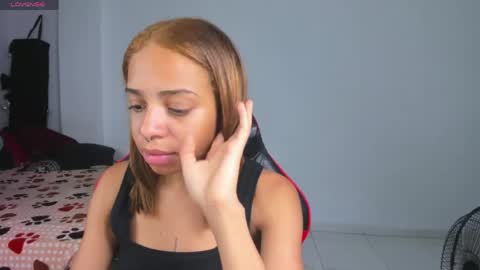 yumi_hanna online show from 04/14/26, 02:50