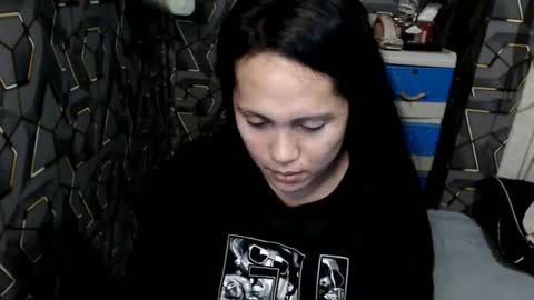 Snapshot of yumi_white chatting on 11/23/25, 02:39 yumi online show from 11/23/25, 02:39