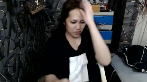 Snapshot of yumi_white chatting on 01/13/26, 01:00 yumi online show from 01/13/26, 01:00