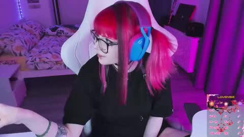 Snapshot of yumi_youkai chatting on 12/17/25, 10:38 Yumi 3 online show from 12/17/25, 10:38