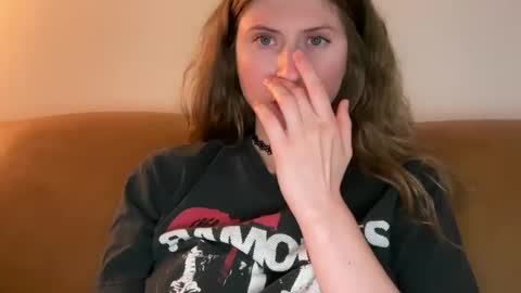 yumiandwolf online show from 09/11/25, 03:50