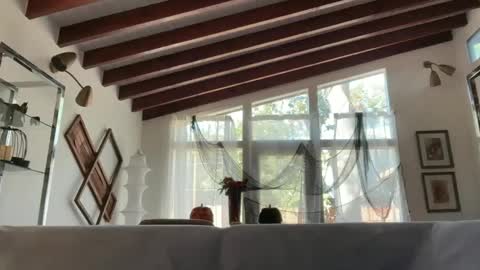 yumiandwolf online show from 10/06/25, 09:56