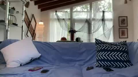 yumiandwolf online show from 10/28/25, 05:15