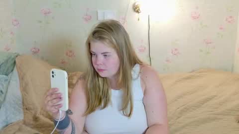 Polly online show from 07/17/26, 05:40