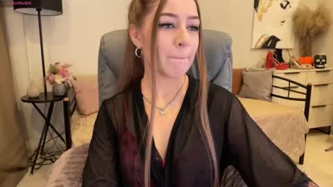 Snapshot of yummy_jane_ chatting on 10/23/25, 01:05 Yummy Jane online show from 10/23/25, 01:05