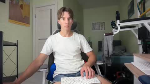 Snapshot of yummyalexxx chatting on 07/11/26, 06:43 Alex online show from 07/11/26, 06:43