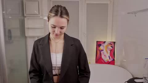 Emily online show from 02/09/26, 04:55