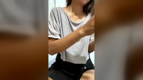 yummypinay000 online show from 04/16/26, 12:11