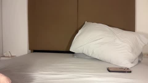 Luna online show from 10/22/25, 11:43