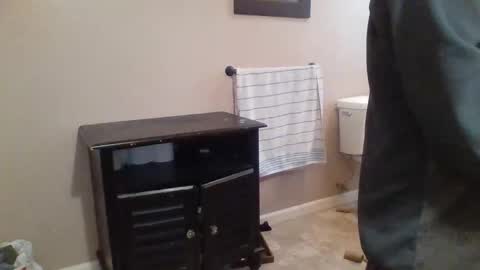 Snapshot of yungstallion10 chatting on 11/11/25, 07:47 Fire 0range kush online show from 11/11/25, 07:47