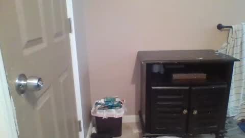 Snapshot of yungstallion10 chatting on 12/03/25, 05:22 Fire 0range kush online show from 12/03/25, 05:22