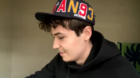 Snapshot of yungstudbev chatting on 02/11/25, 08:31 yungstudbev online show from 02/11/25, 08:31