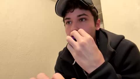 Snapshot of yungstudbev chatting on 10/18/25, 03:31 yungstudbev online show from 10/18/25, 03:31