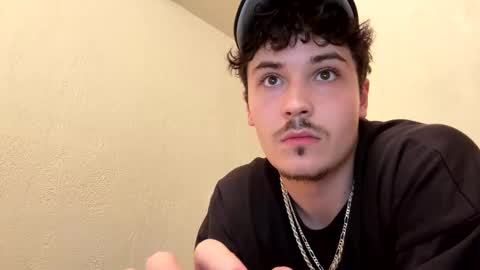 Snapshot of yungstudbev chatting on 10/23/25, 12:32 yungstudbev online show from 10/23/25, 12:32