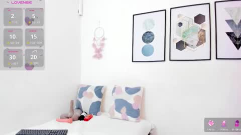 Yunna online show from 10/19/25, 11:33