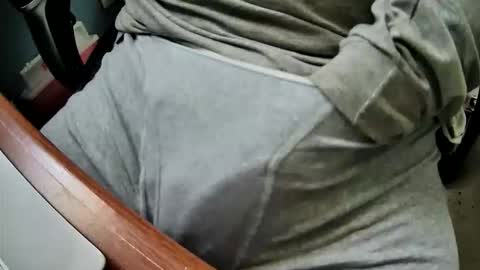 Snapshot of yuppers1234 chatting on 10/15/25, 04:18 yuppers1234 online show from 10/15/25, 04:18