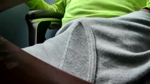 Snapshot of yuppers1234 chatting on 11/25/25, 05:57 yuppers1234 online show from 11/25/25, 05:57