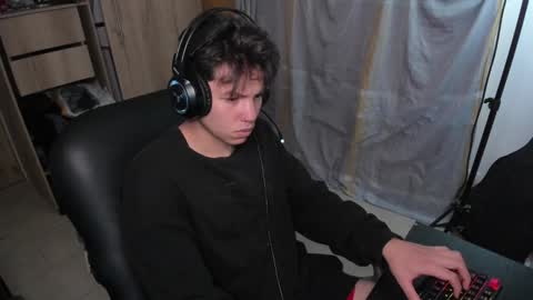 yurii_moody online show from 12/03/24, 02:25