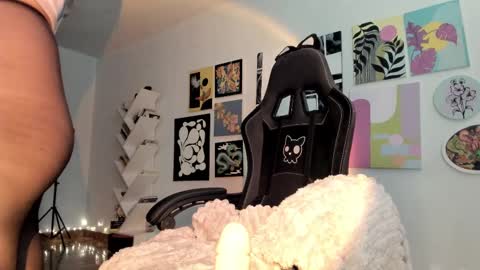 paola online show from 09/15/25, 08:20