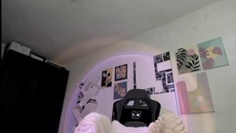 paola online show from 04/16/26, 07:58