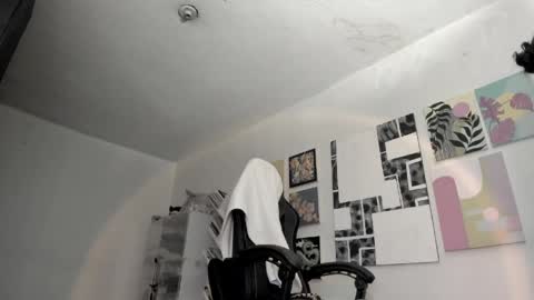 Snapshot of yury_sun chatting on 05/25/26, 02:17 paola online show from 05/25/26, 02:17