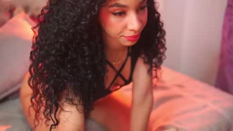 Yuyi Cam online show from 11/08/25, 02:01