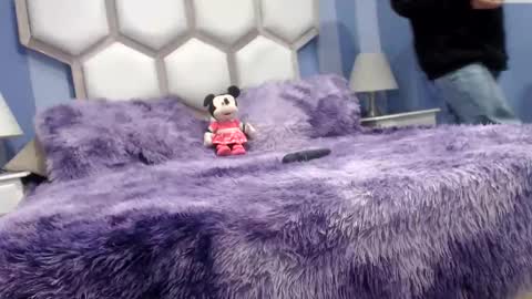 yvi online show from 06/06/26, 12:10
