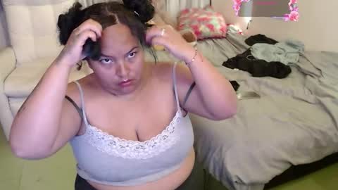 yvonn online show from 12/03/25, 02:41