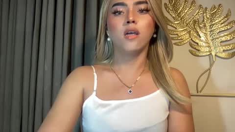 Snapshot of yvonne_guidotti chatting on 12/03/24, 06:48 Miss Cali online show from 12/03/24, 06:48