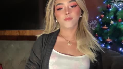 Snapshot of yvonne_guidotti chatting on 12/08/24, 03:24 Miss Cali online show from 12/08/24, 03:24