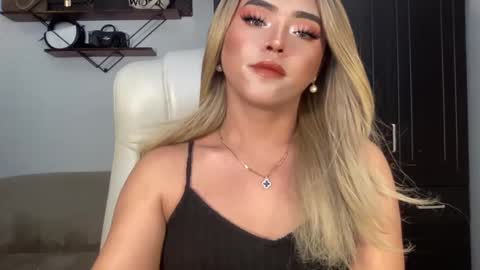 Snapshot of yvonne_guidotti chatting on 12/12/24, 01:21 Miss Cali online show from 12/12/24, 01:21