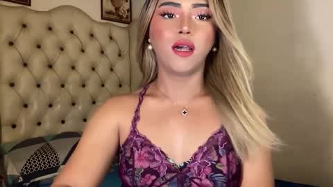 Snapshot of yvonne_guidotti chatting on 01/07/25, 12:09 Miss Cali online show from 01/07/25, 12:09