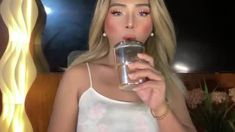 Snapshot of yvonne_guidotti chatting on 01/11/25, 04:46 Miss Cali online show from 01/11/25, 04:46