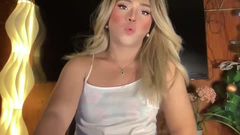 Snapshot of yvonne_guidotti chatting on 01/11/25, 07:49 Miss Cali online show from 01/11/25, 07:49