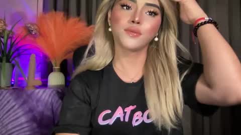 Snapshot of yvonne_guidotti chatting on 01/17/25, 07:05 Miss Cali online show from 01/17/25, 07:05